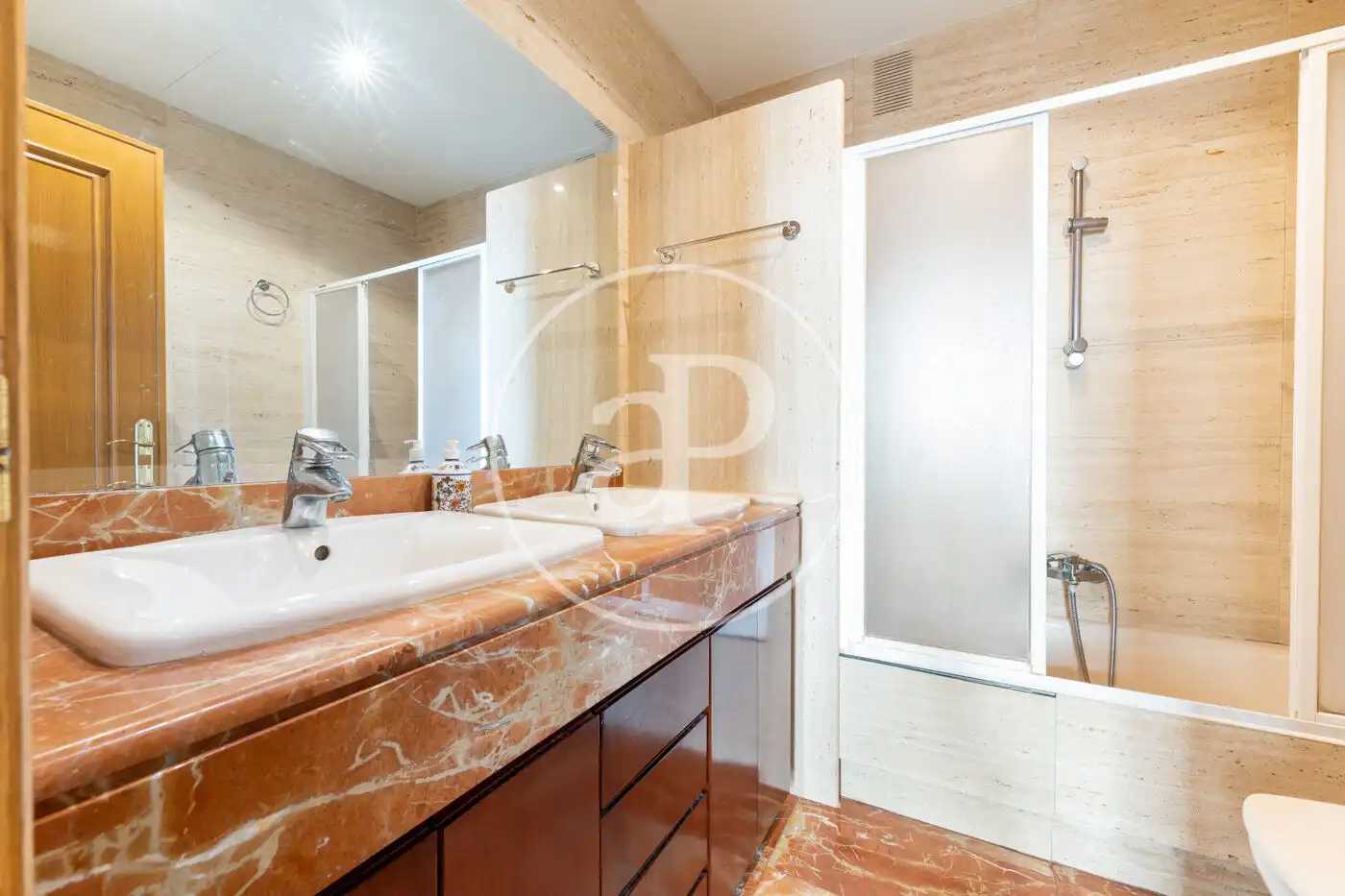 Baño de Piso en venta en Valencia con Aire acondicionado, Calefacción y Balcón