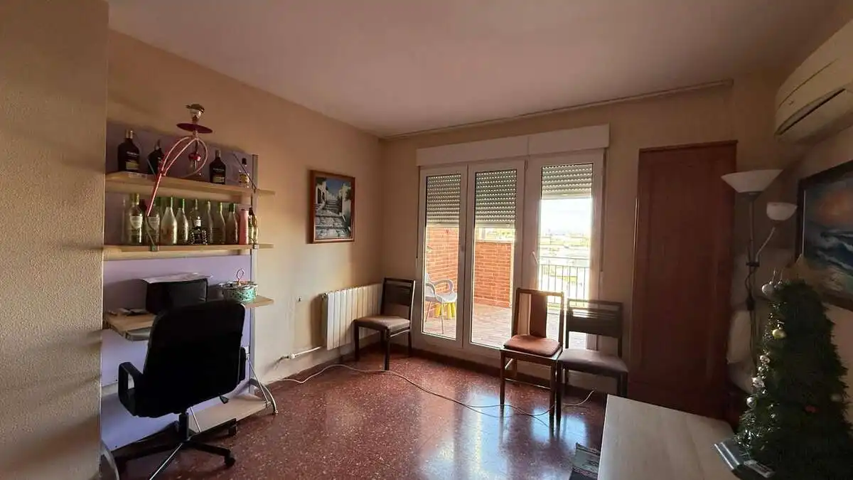 Wohnzimmer von Dachboden zum Verkauf in Granada mit Klimaanlage, Heizung und Terrasse