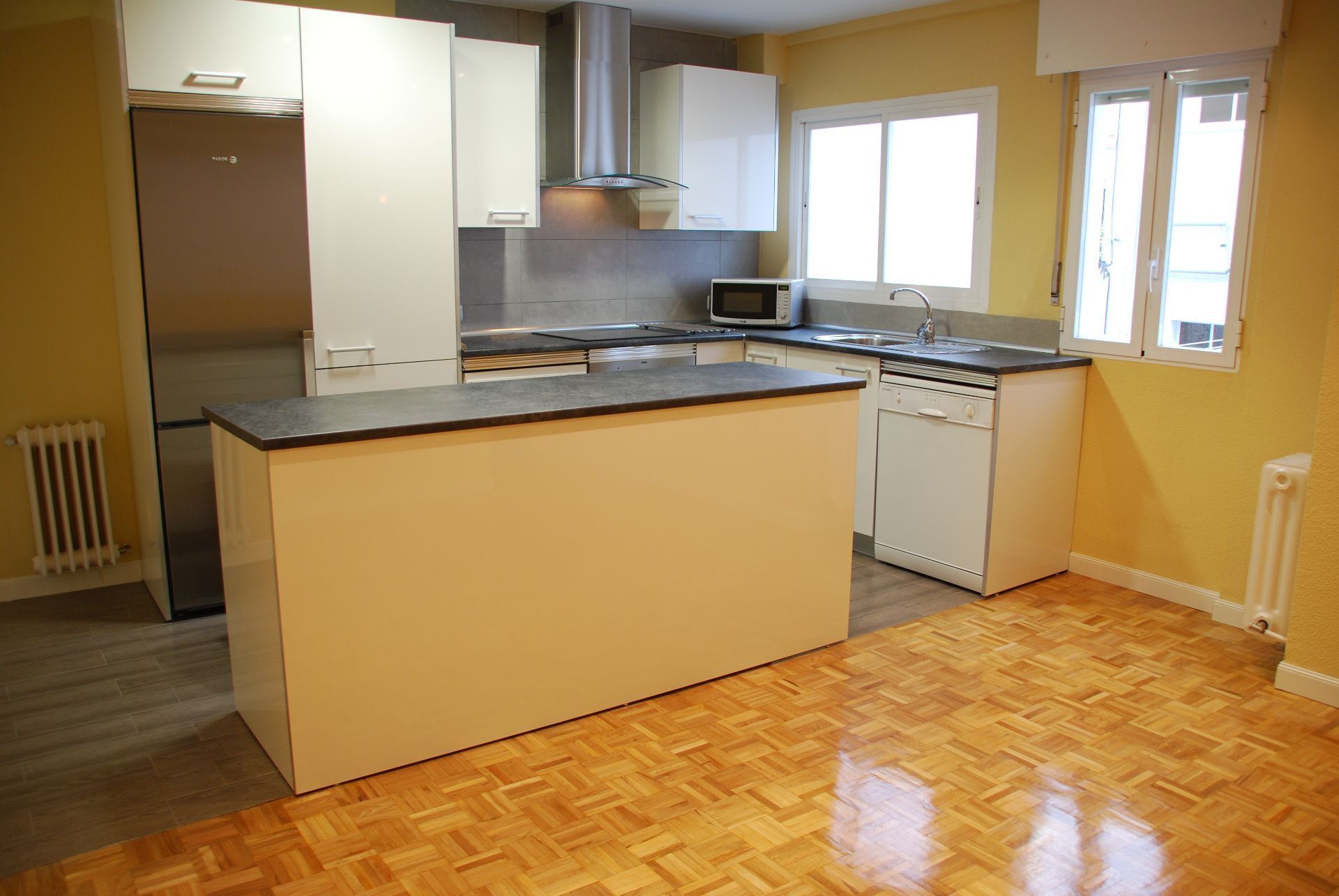 Kitchen of Flat for sale in  Madrid Capital  with Heating