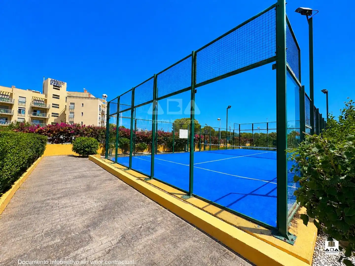 Vista exterior de Planta baixa en venda en Alcalà de Xivert amb Aire condicionat, Calefacció i Jardí privat