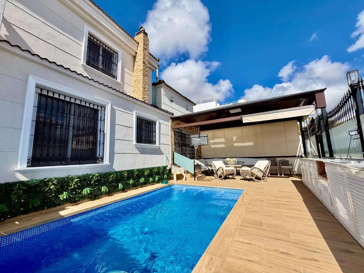 Piscina de Casa adosada en venda en Orihuela