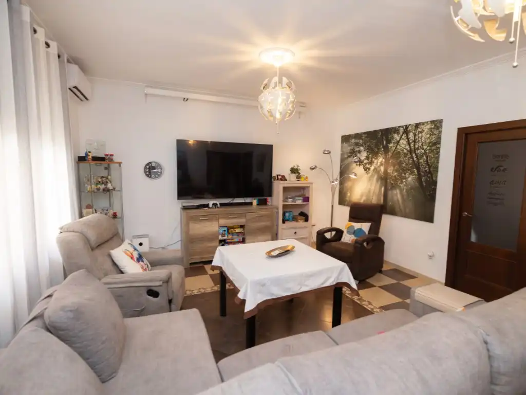 Sala d'estar de Casa o xalet en venda en La Rinconada
