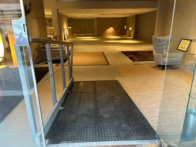 Local comercial en venda a Centre, imagen 2