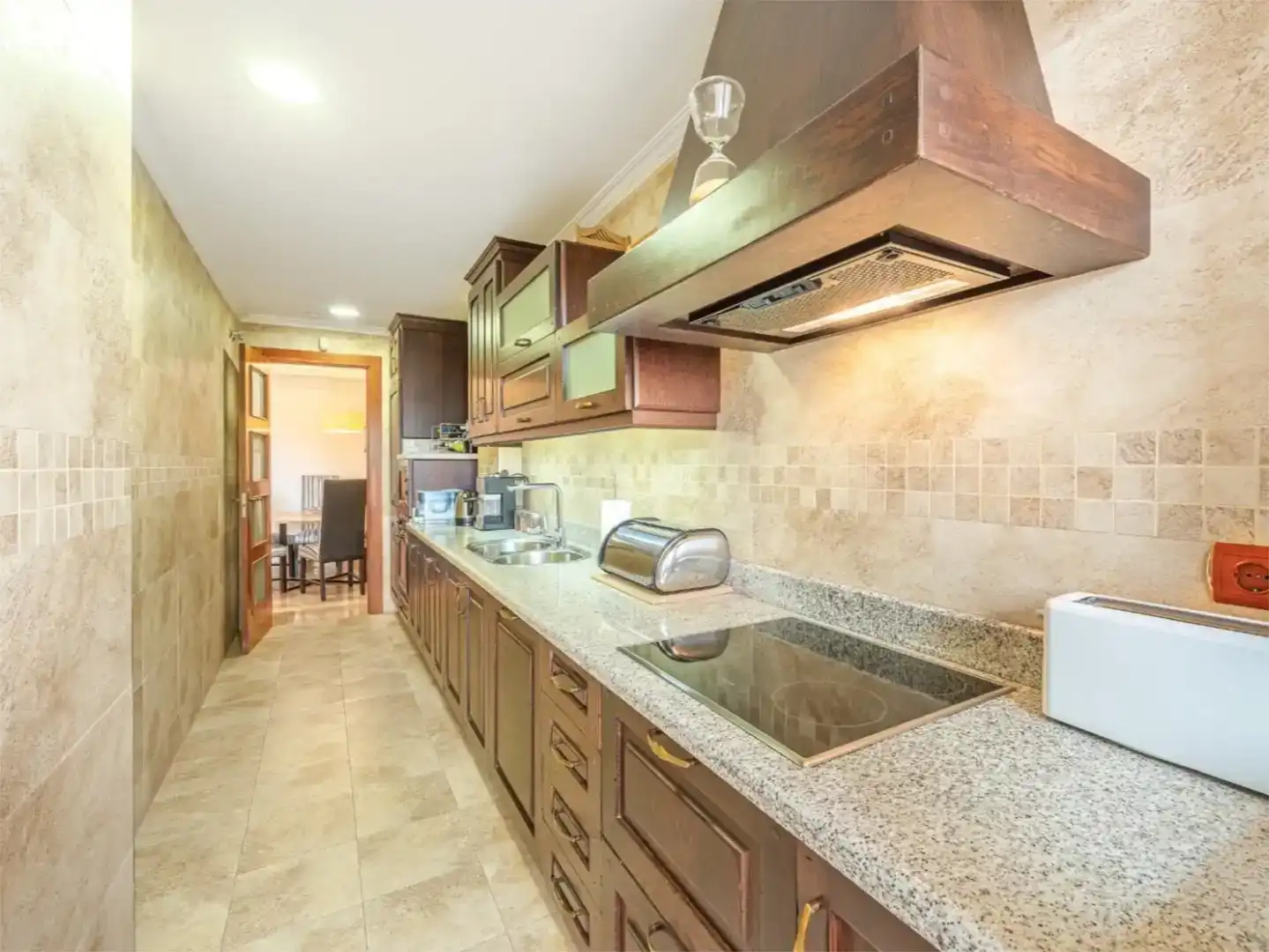 Cuina de Apartament de lloguer en Marbella amb Aire condicionat, Piscina i Balcó