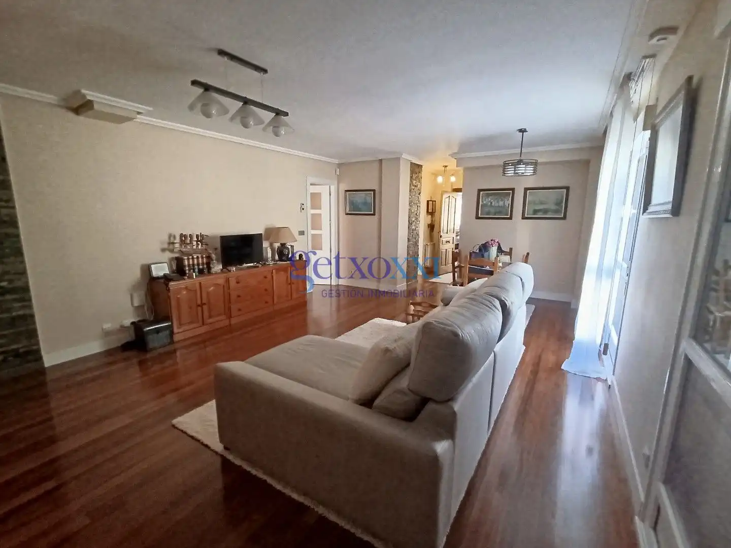 Sala d'estar de Casa adosada en venda en Plentzia amb Calefacció, Jardí privat i Terrassa