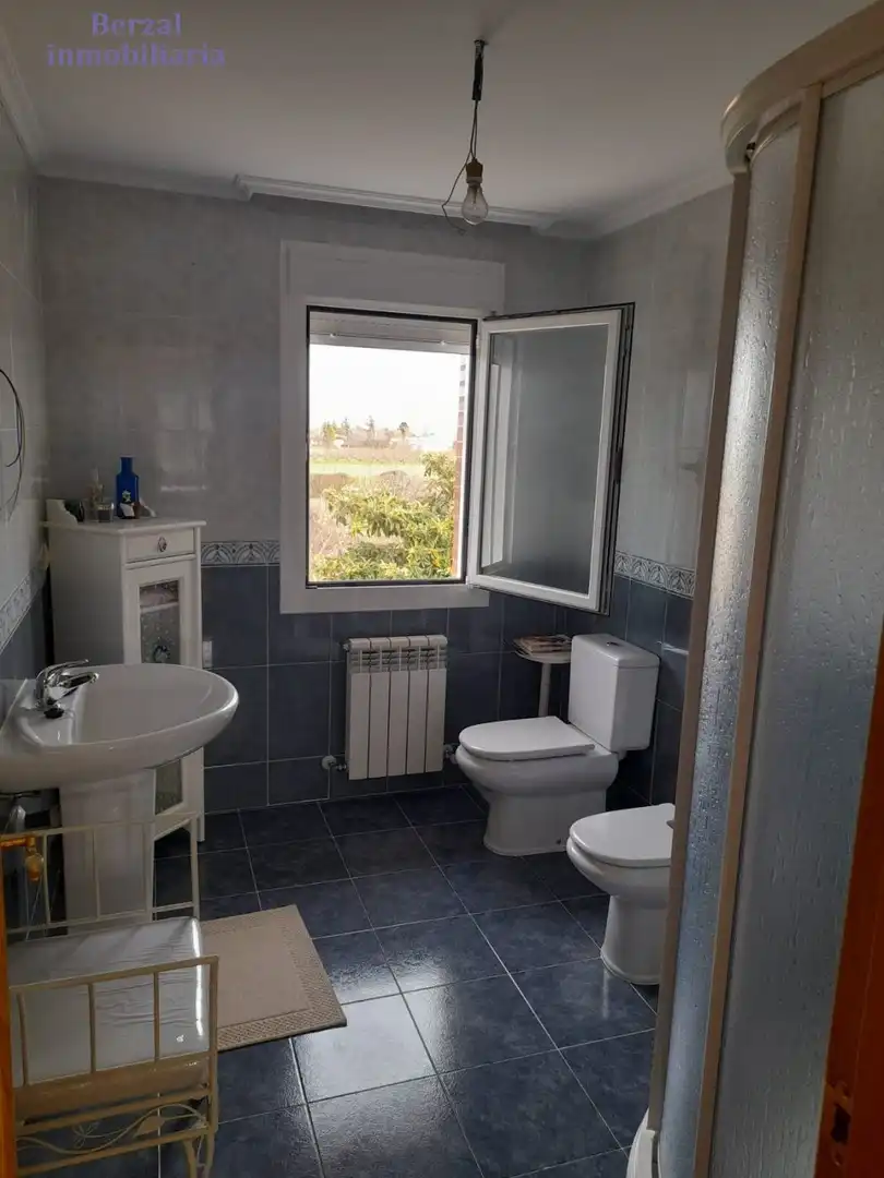 Baño de Finca rústica en venta en Lardero con Calefacción, Jardín privado y Terraza