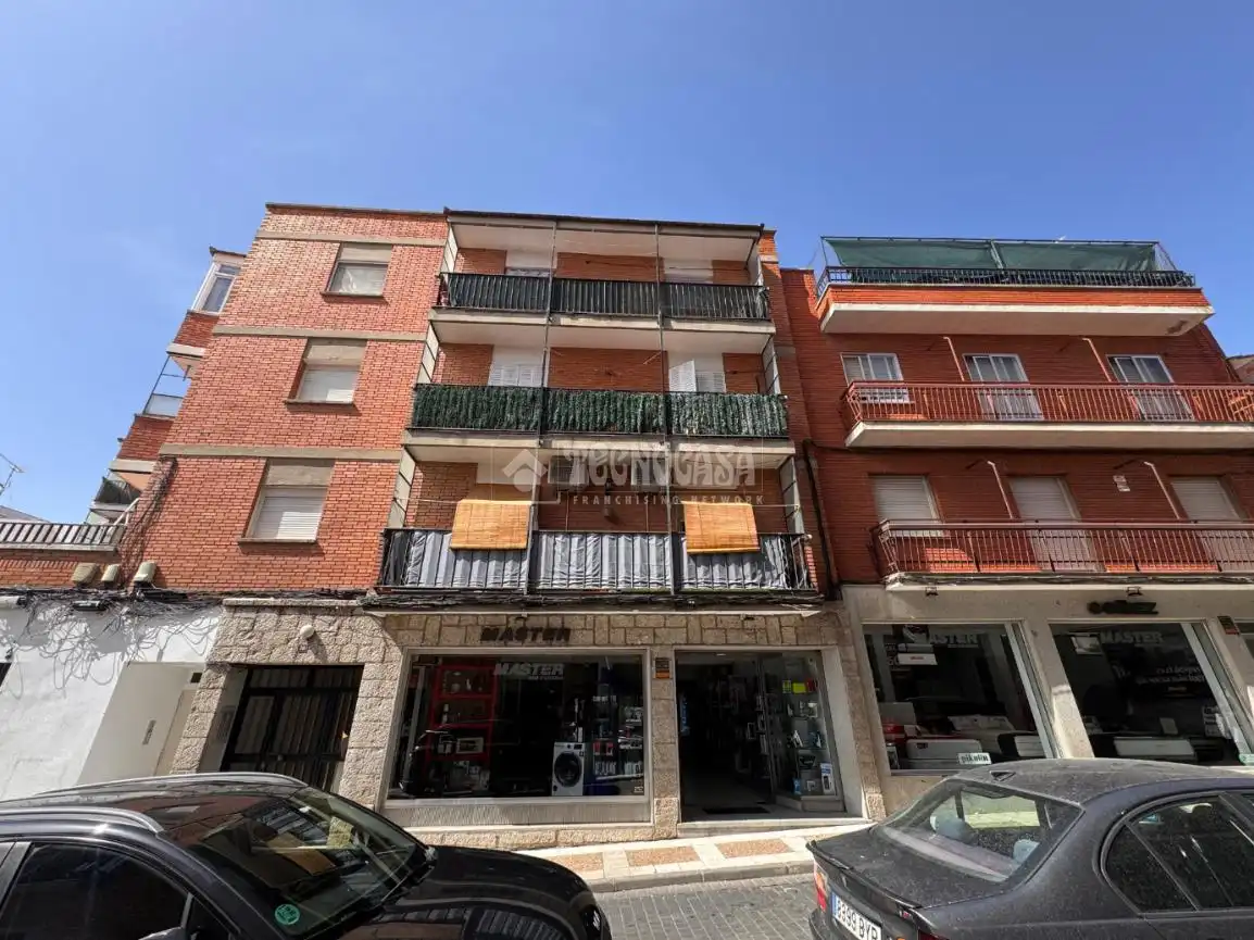 Vista exterior de Piso en venta en Navalcarnero