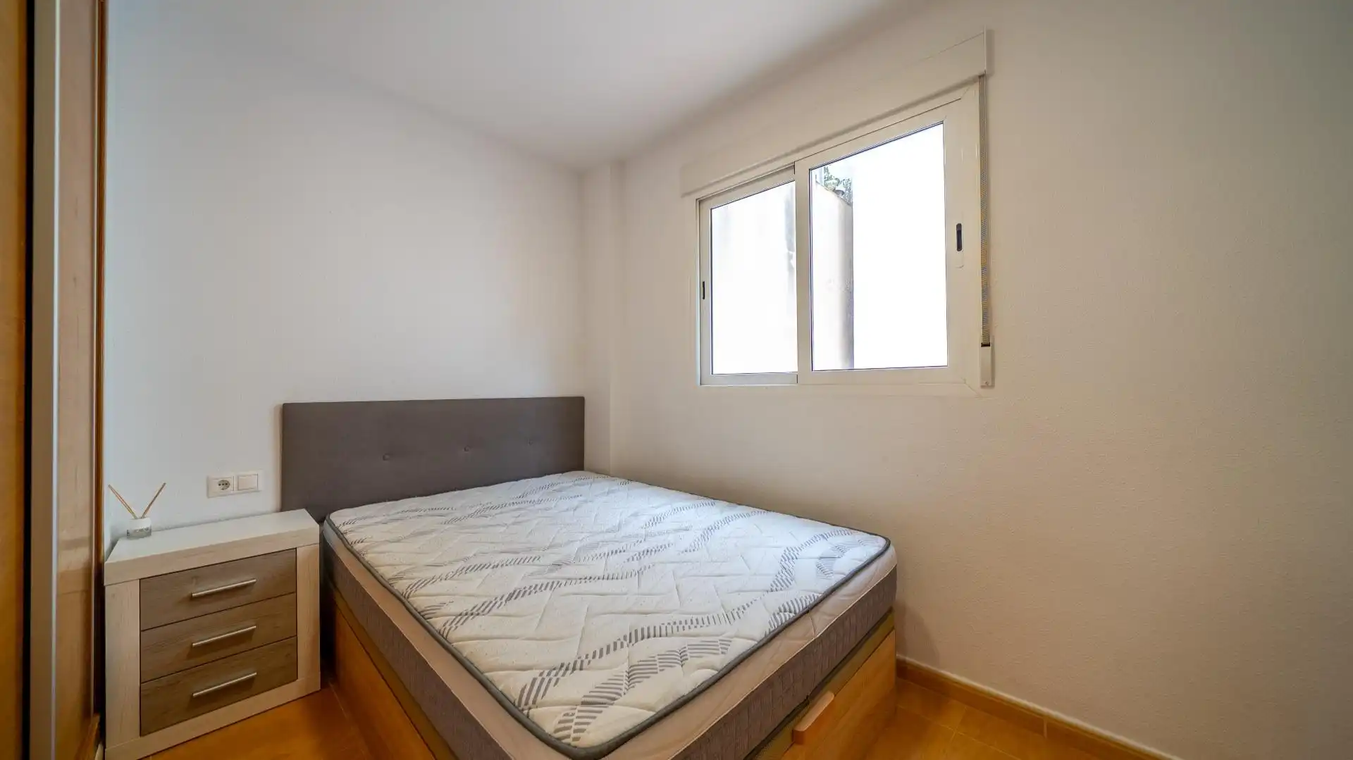 Habitación de Apartamento en venta en Alicante / Alacant con Aire acondicionado, Calefacción y Amueblado