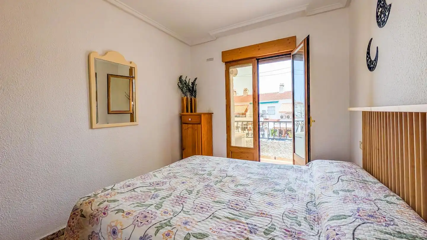 Habitación de Casa adosada en venta en Santa Pola con Aire acondicionado, Terraza y Amueblado