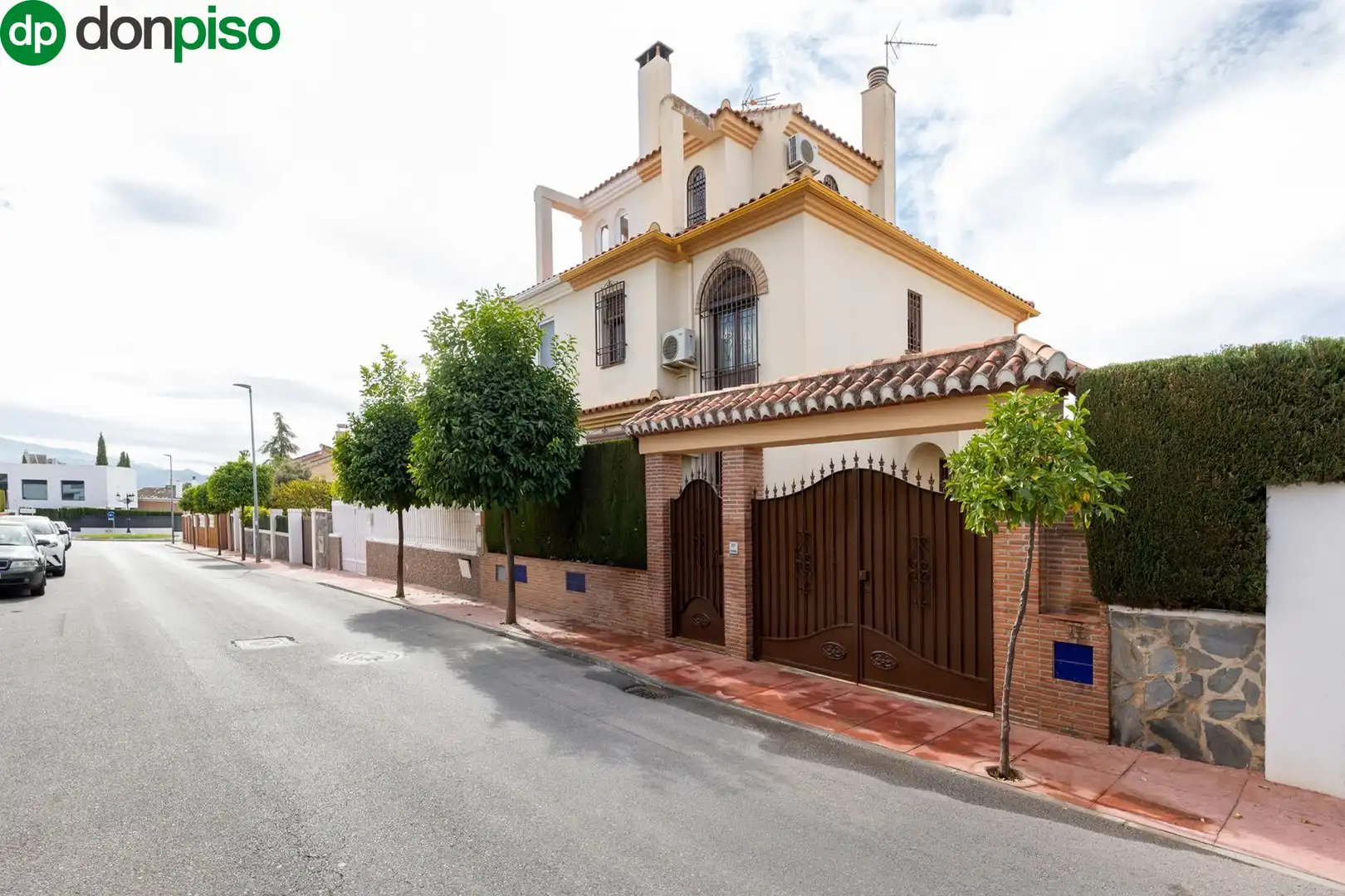 Adossat amb piscina en venda a Calle MIMBRES UR.MONTELUZ, imagen 7