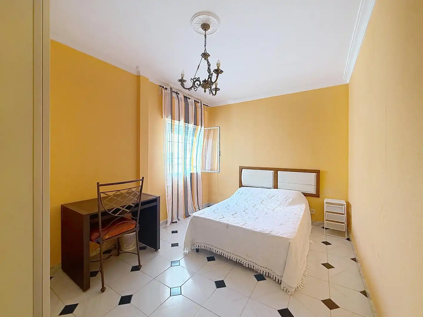Bedroom of Flat for sale in Sevilla  with Air Conditioner, Terrace and Furnished