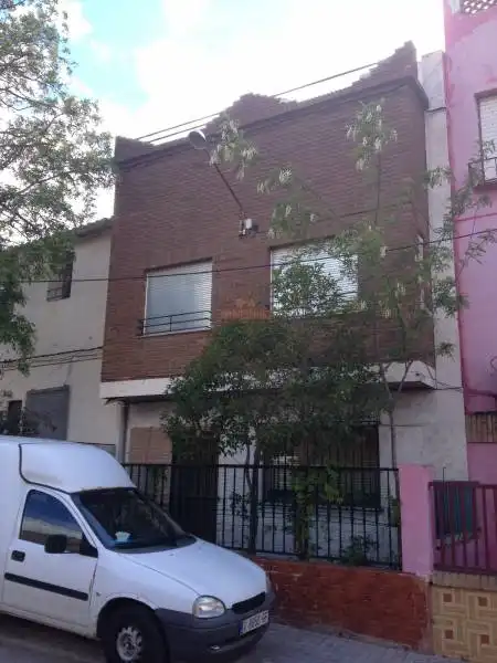 Wohngebäude zum Verkauf in Requena