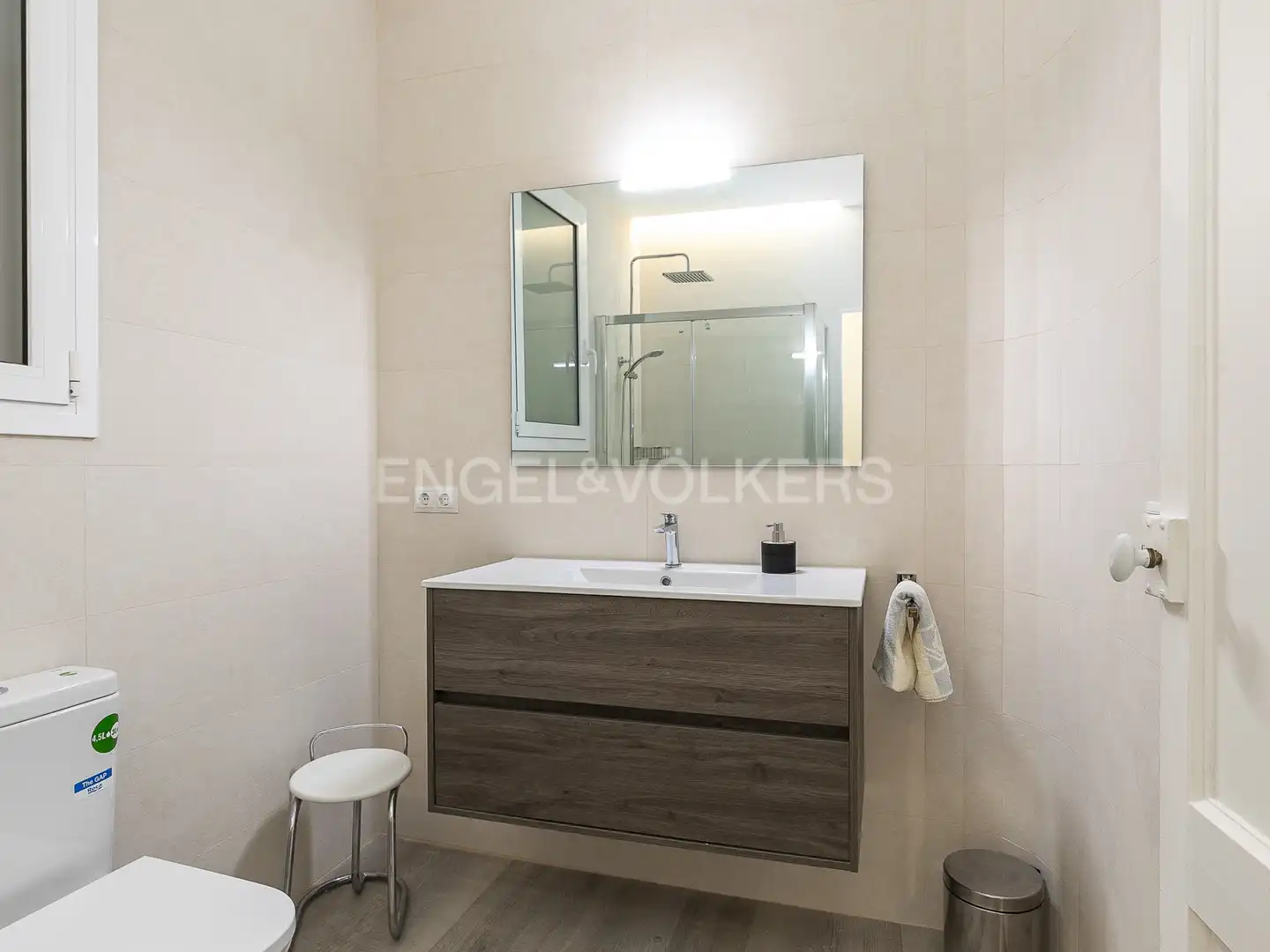 Bathroom of Flat for rent in Barcelona  with Air Conditioner, Heating and Parquet flooring
