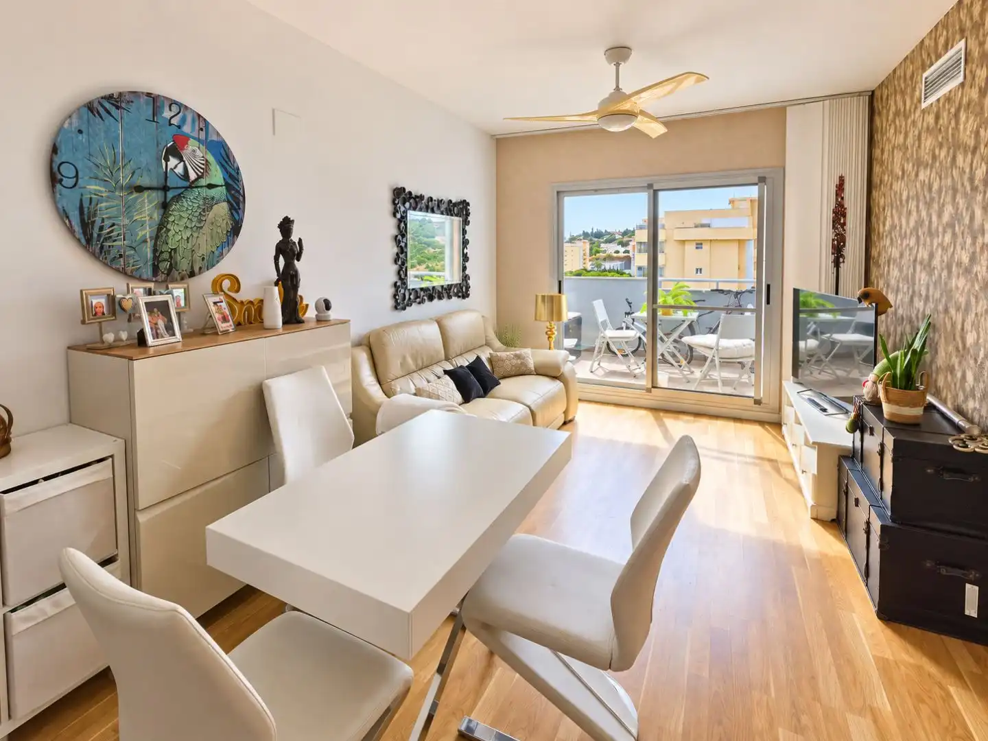 Sala de estar de Ático en venta en Fuengirola con Aire acondicionado y Terraza