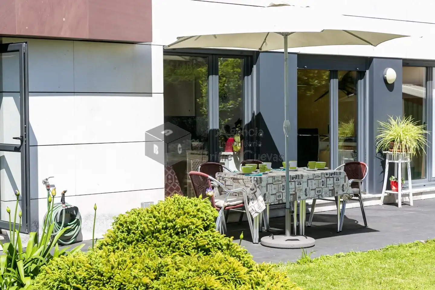 Terrasse von Erdgeschoss zum Verkauf in Oviedo  mit Heizung, Privatgarten und Parkett