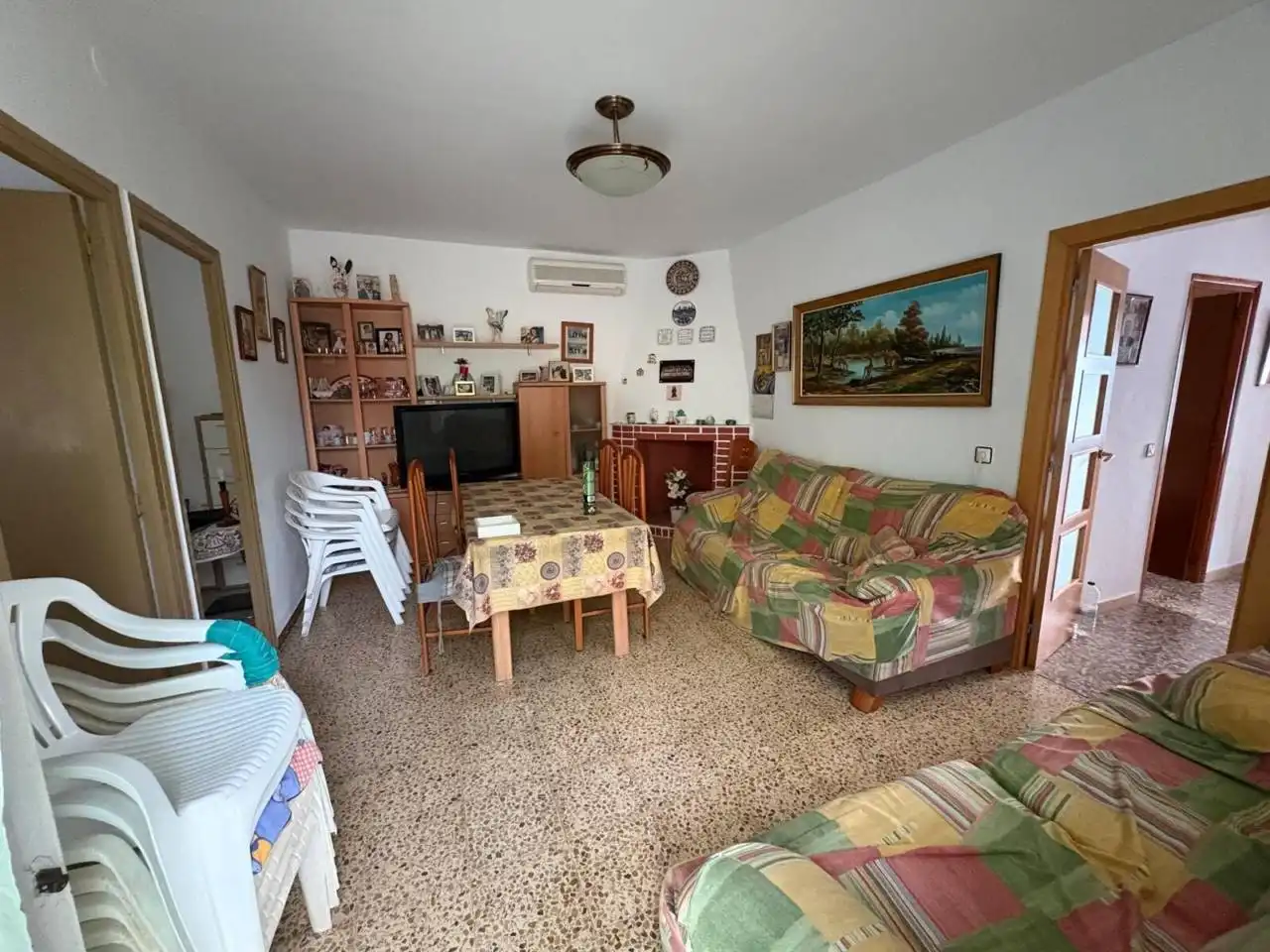 Sala d'estar de Casa o xalet en venda en Olesa de Montserrat amb Aire condicionat, Jardí privat i Terrassa