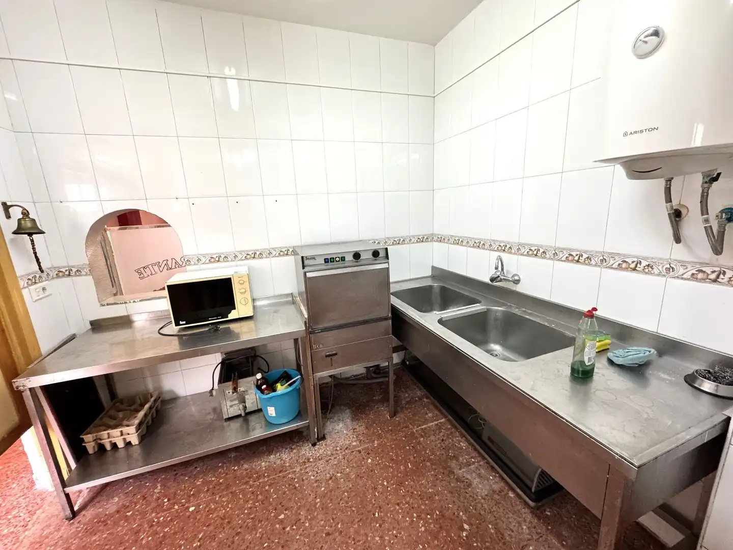 Cocina de Local de alquiler en Benidorm con Aire acondicionado