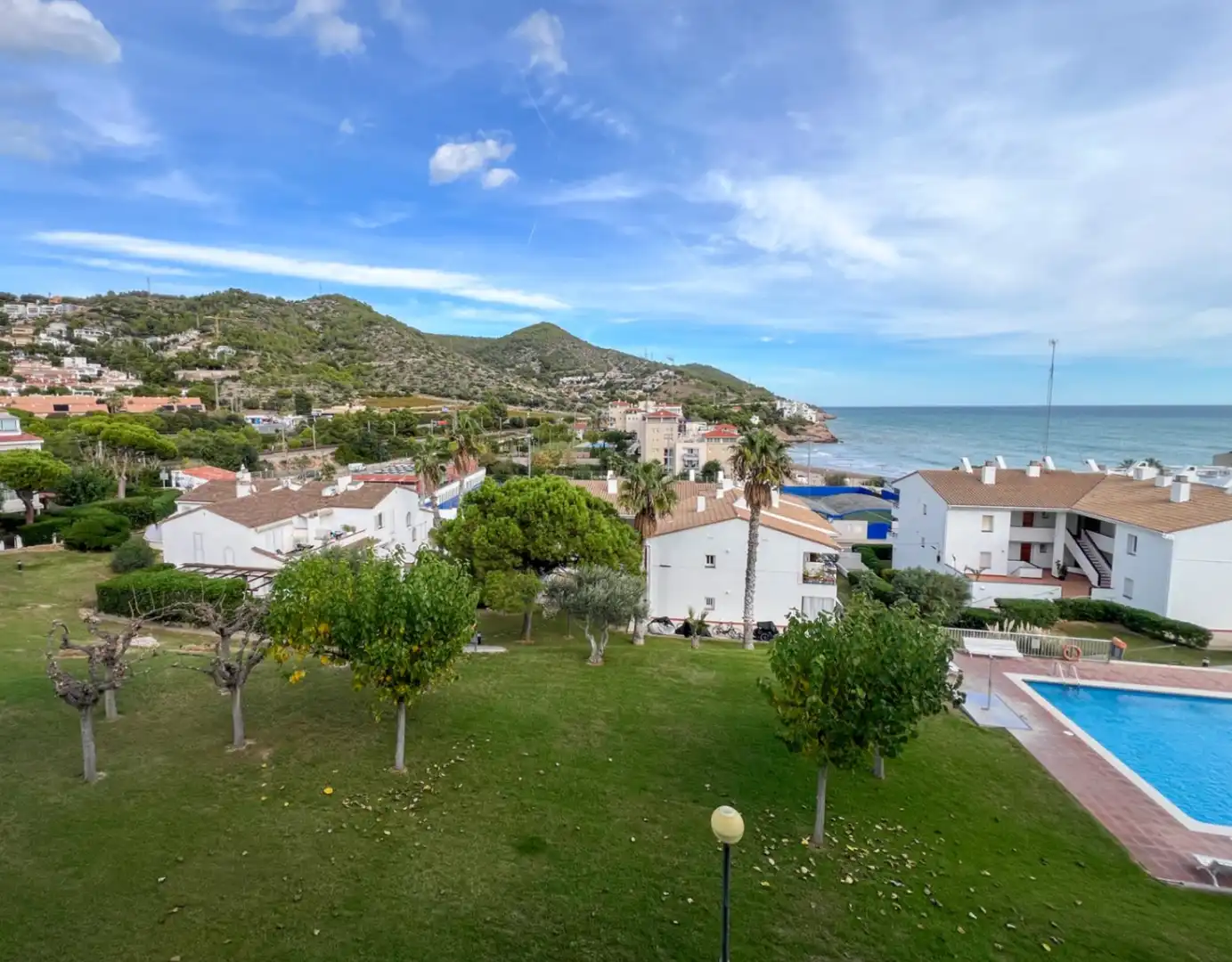 Vista exterior de Pis en venda en Sitges amb Aire condicionat, Calefacció i Jardí privat