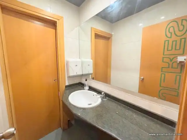 Baño de Local en venta en Valencia con Aire acondicionado y Terraza