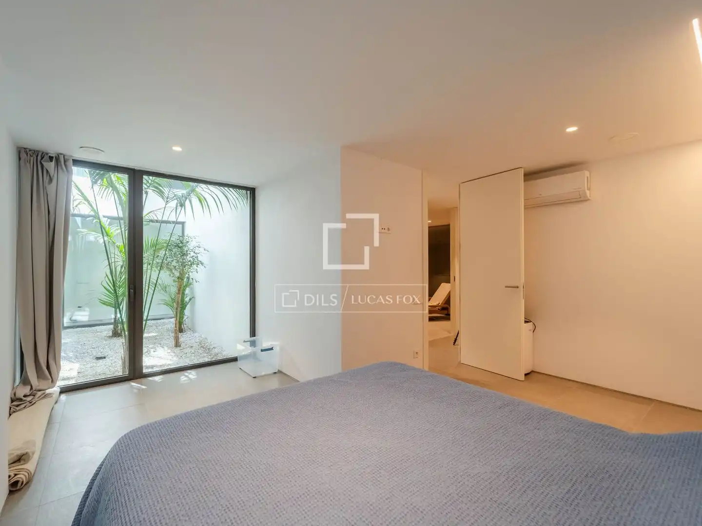 Bedroom of Houses for sale in Godella  with Air Conditioner, Heating and Private garden