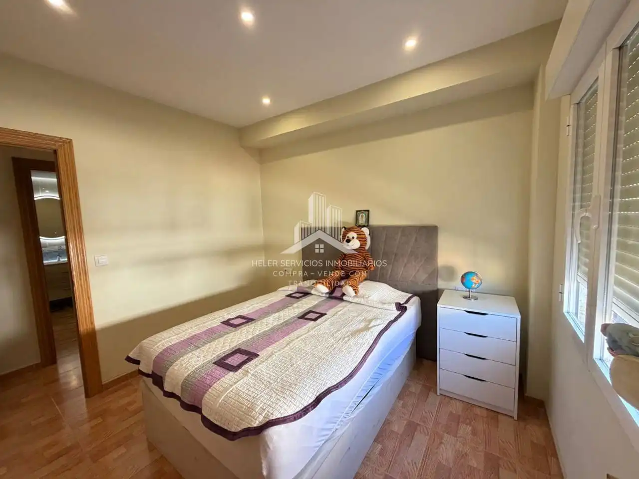 Dormitori de Apartament en venda en Vila-real amb Parquet, Terrassa i Traster