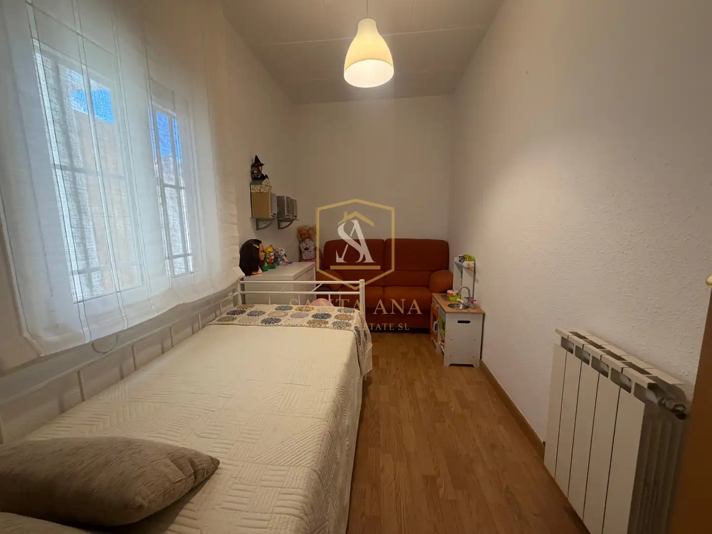Schlafzimmer von Einfamilien-Reihenhaus zum Verkauf in Badalona mit Klimaanlage, Heizung und Parkett