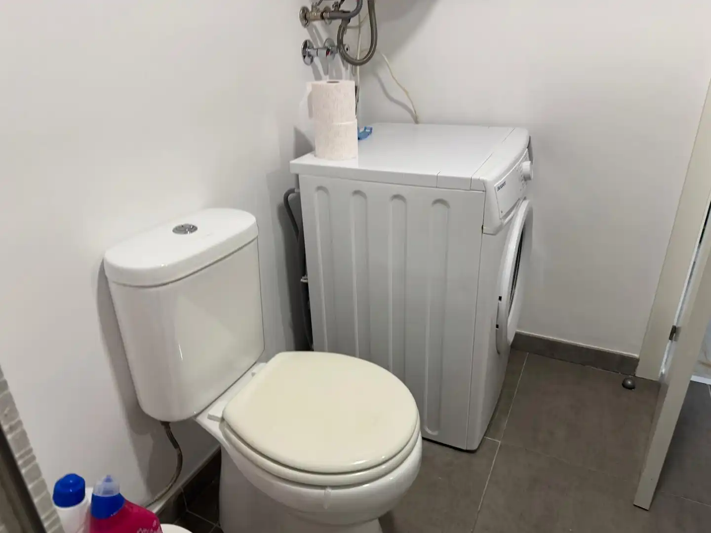 Badezimmer von Wohnungen zur Miete in Dos Hermanas mit Klimaanlage, Terrasse und Möbliert
