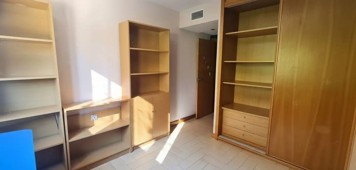 Habitación de Piso en venta en Madrid con Calefacción, Terraza y Trastero