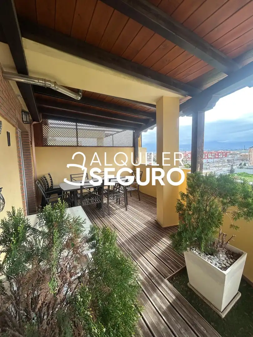 Terraza de Ático de alquiler en Las Gabias con Calefacción y Amueblado