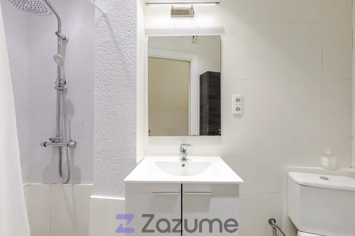 Bathroom of Flat for rent in Madrid  with Air Conditioner, Terrace and Furnished