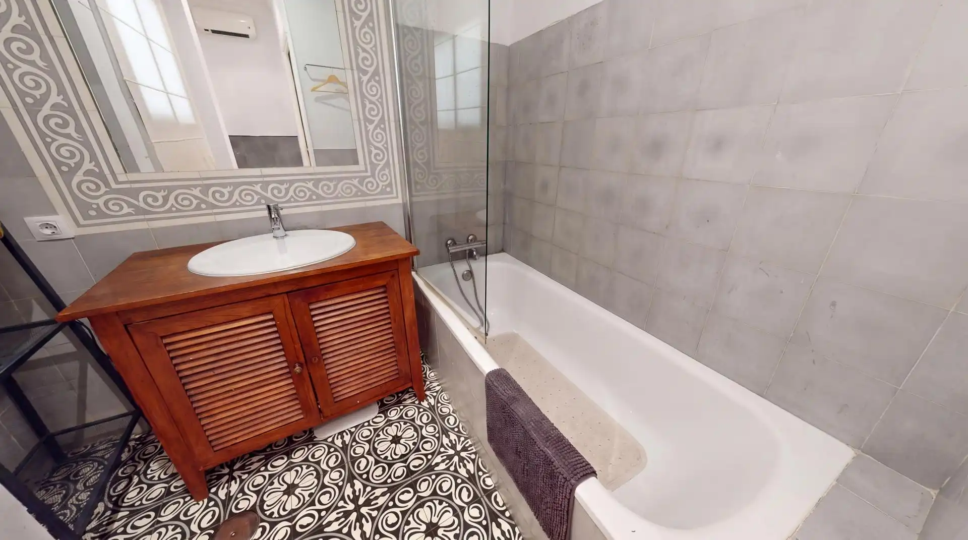 Bany de Apartament en venda en Sevilla amb Alarma