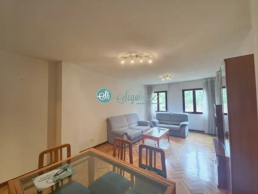Living room of Flat for rent in Segovia  with Heating, Parquet flooring and Terrace