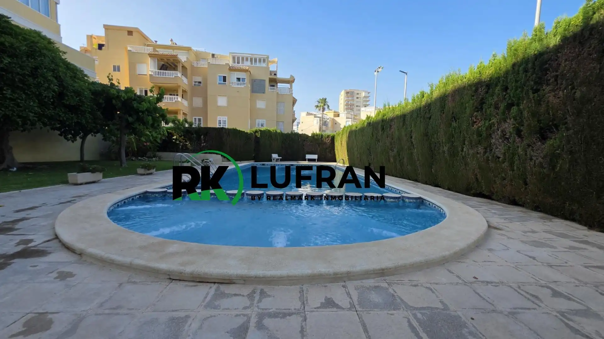 Schwimmbecken von Wohnung zum Verkauf in El Campello mit Klimaanlage, Privatgarten und Terrasse