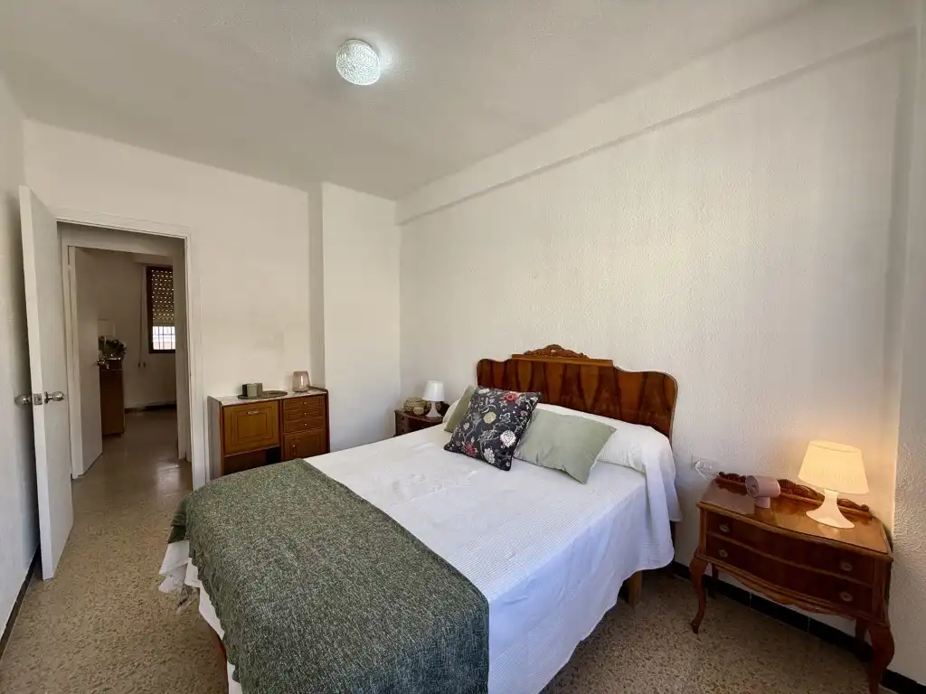 Schlafzimmer von Wohnung zum Verkauf in Benicasim / Benicàssim mit Waschmaschine und Balkon