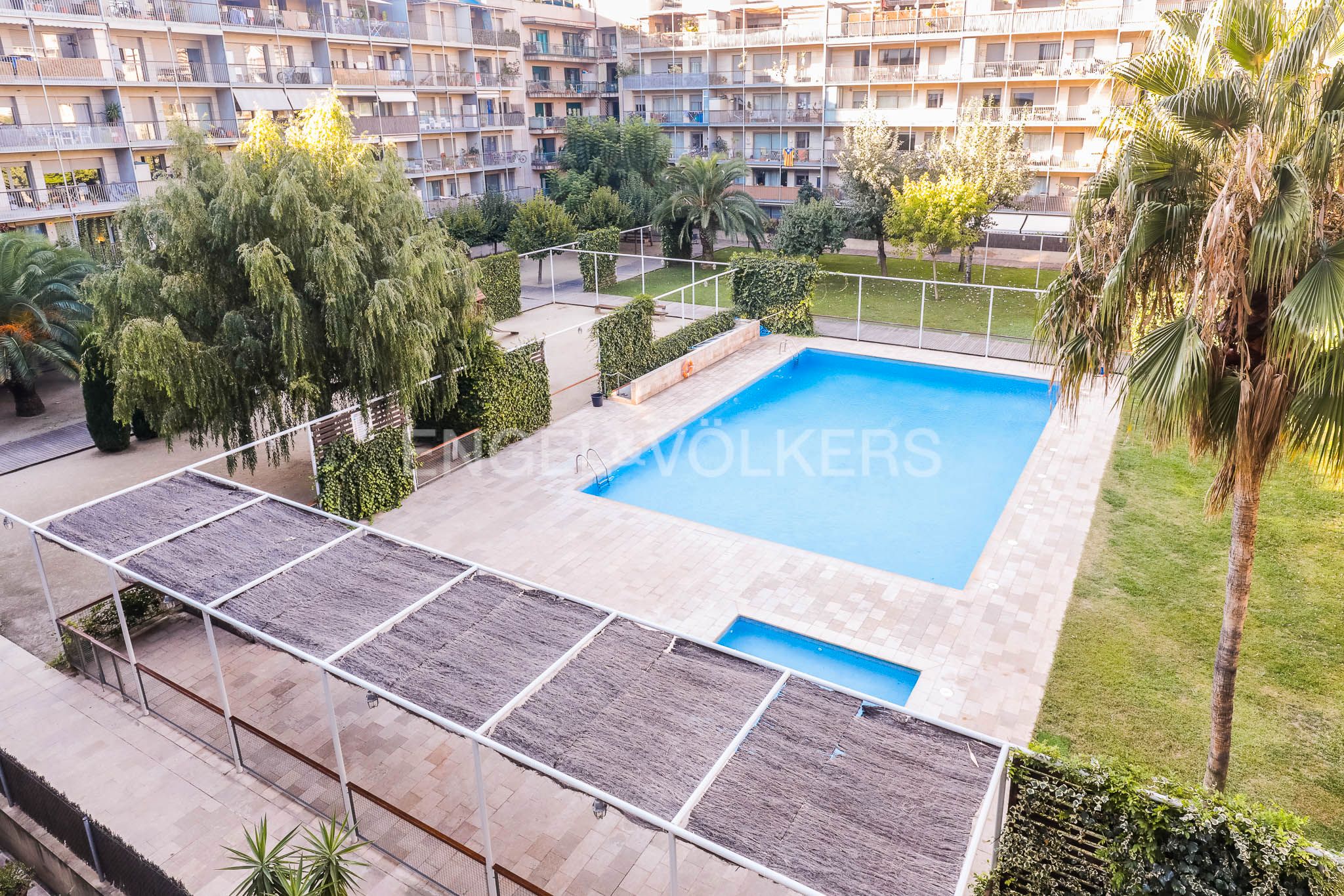 Swimming pool of Apartment for sale in  Barcelona Capital  with Air Conditioner, Heating and Private garden