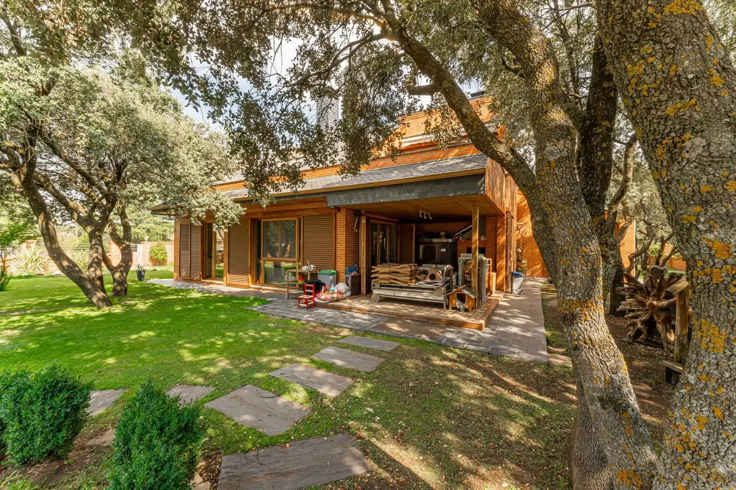 Vista exterior de Casa o chalet en venta en Nuevo Baztán con Aire acondicionado, Jardín privado y Terraza