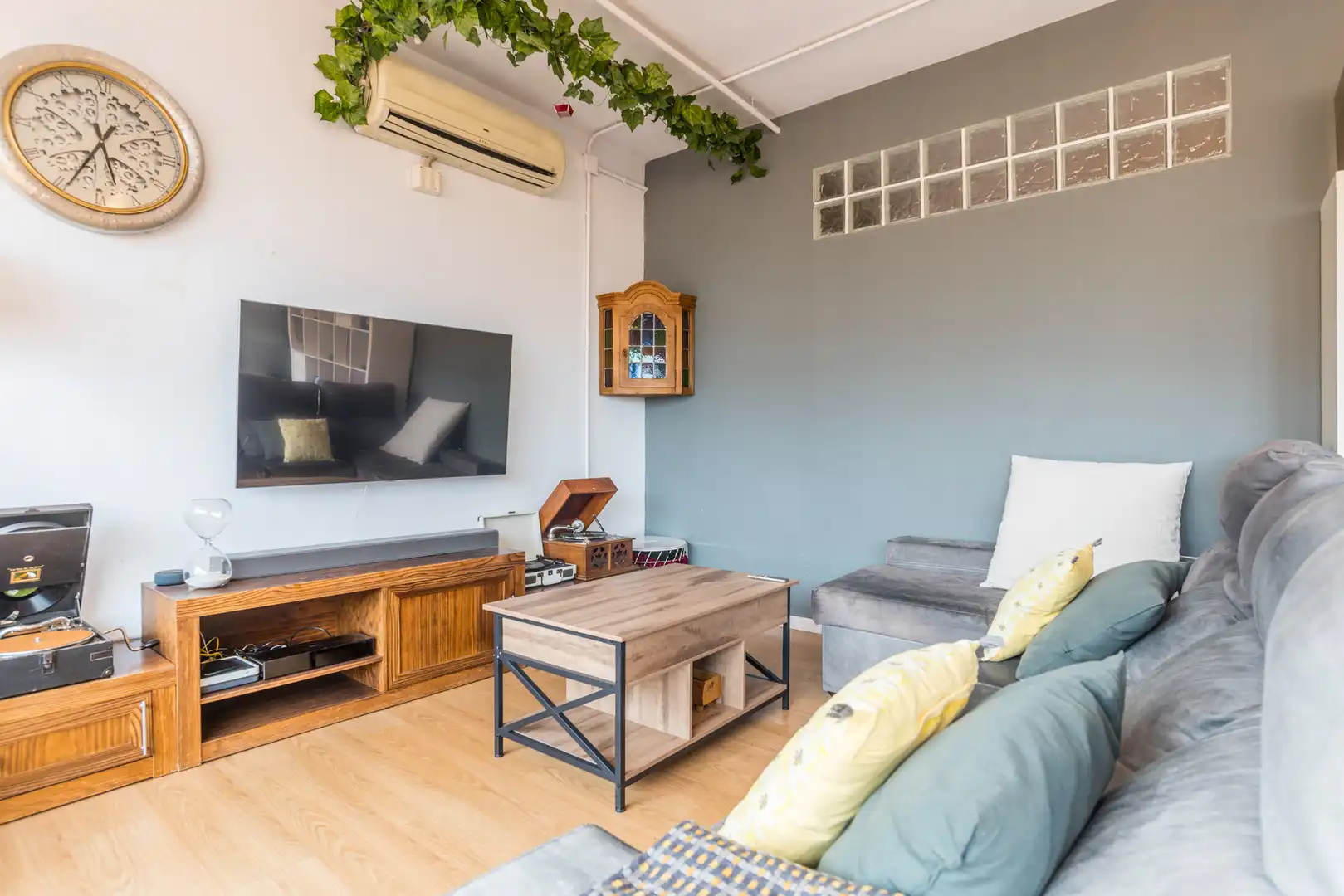 Sala de estar de Nave industrial en venta en Madrid