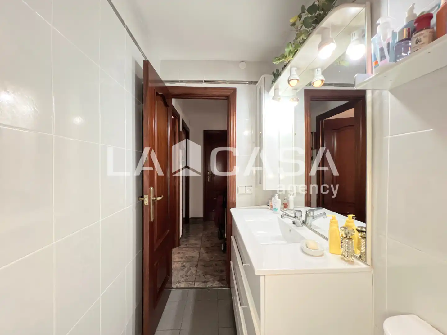 Bathroom of Flat for sale in Badalona  with Air Conditioner and Furnished