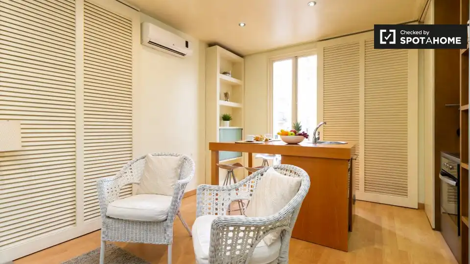 Living room of Flat for rent in  Barcelona Capital  with Air Conditioner, Heating and Furnished