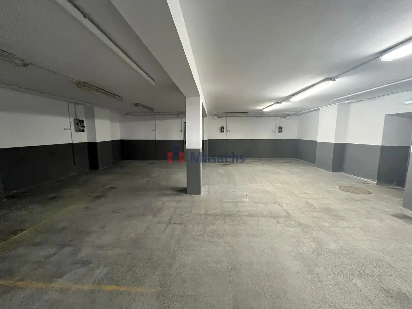 Parkplatz von Fabrikhallen zur Miete in Barberà del Vallès