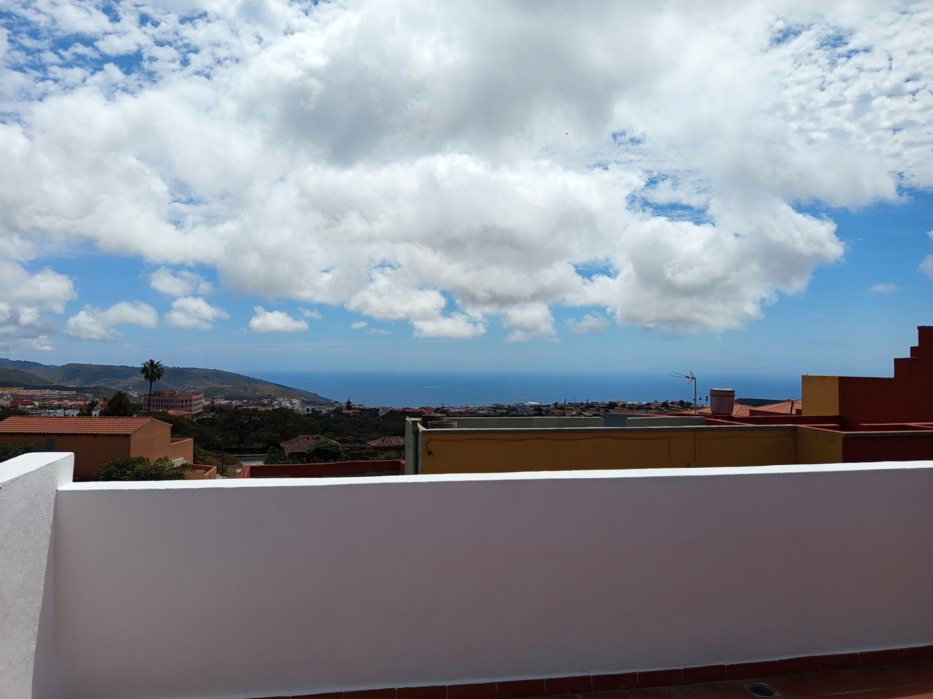 Vista exterior de Casa adosada de lloguer en San Cristóbal de la Laguna amb Jardí privat, Terrassa i Traster