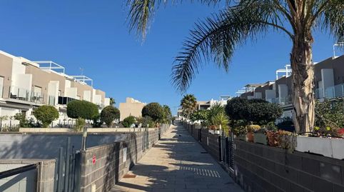 Foto 3 de Casa adosada en venta en Centro - Muelle Pesquero, Torrevieja