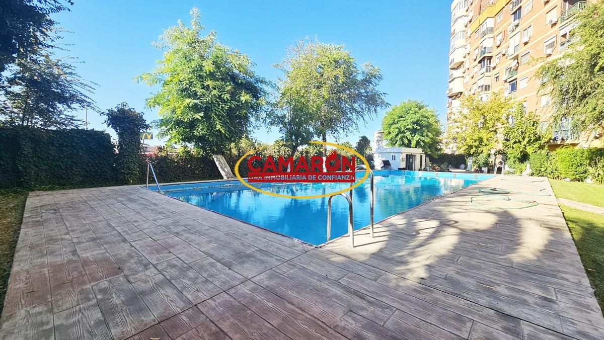Piscina de Planta baixa en venda en  Sevilla Capital amb Balcó i Piscina comunitària
