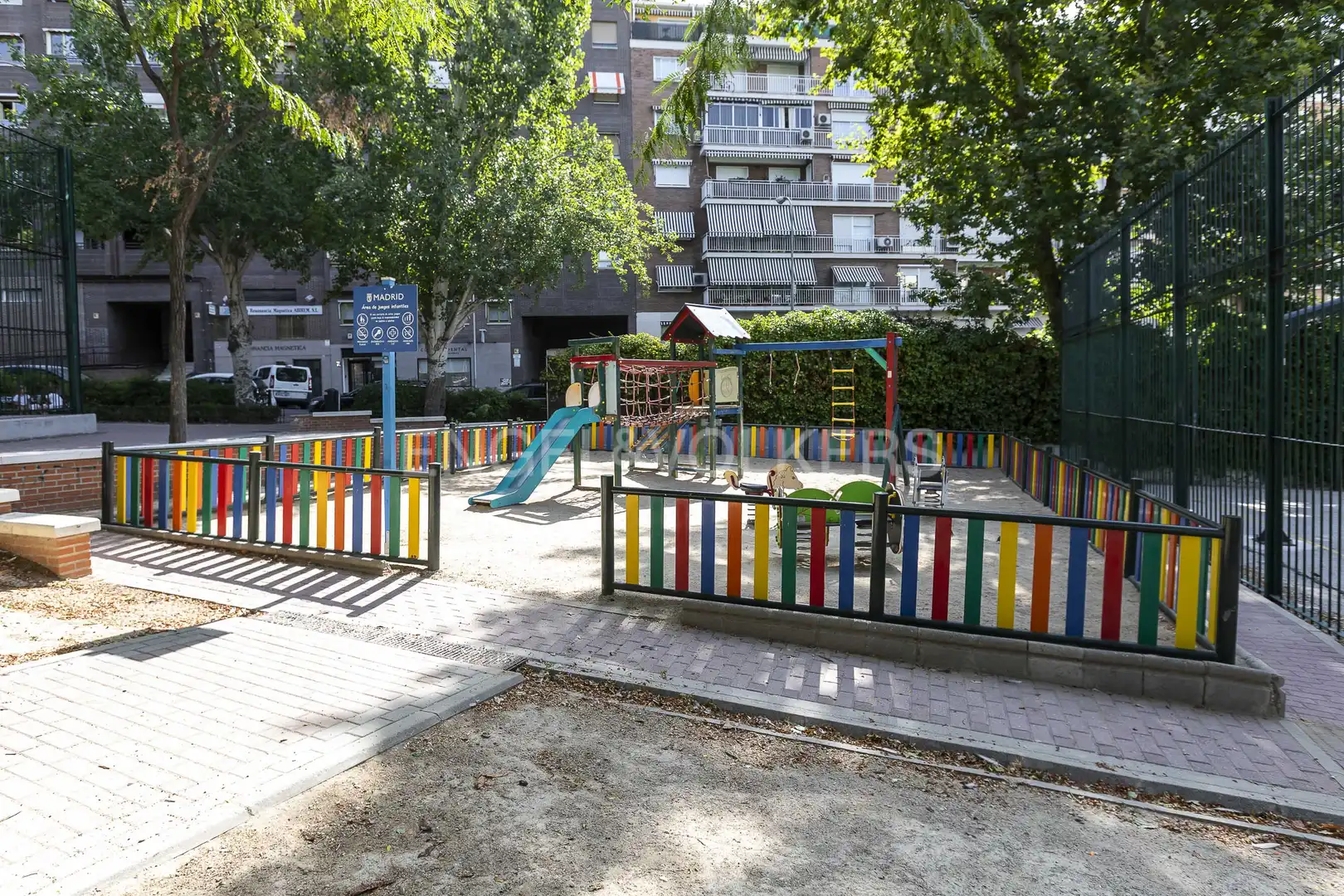 Vista exterior de Casa o chalet en venta en Madrid con Calefacción y Jardín privado