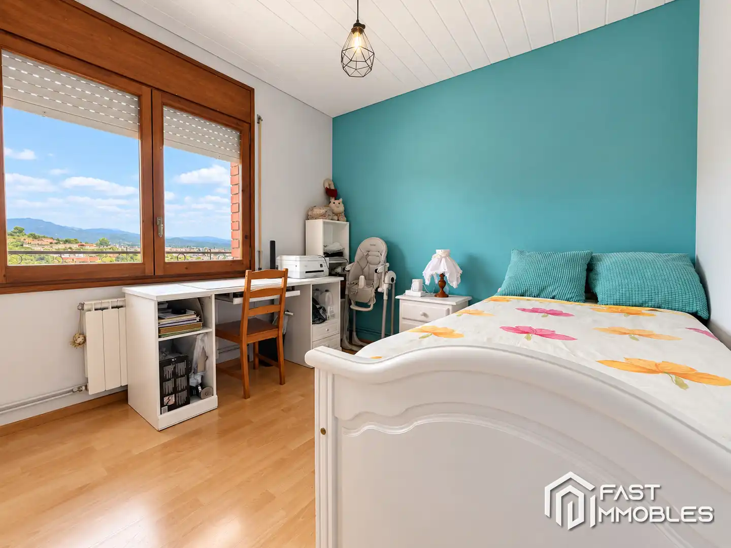 Habitación de Casa adosada en venta en Ponent