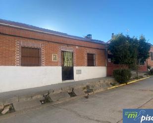 Vista exterior de Casa o xalet en venda en Rueda amb Terrassa