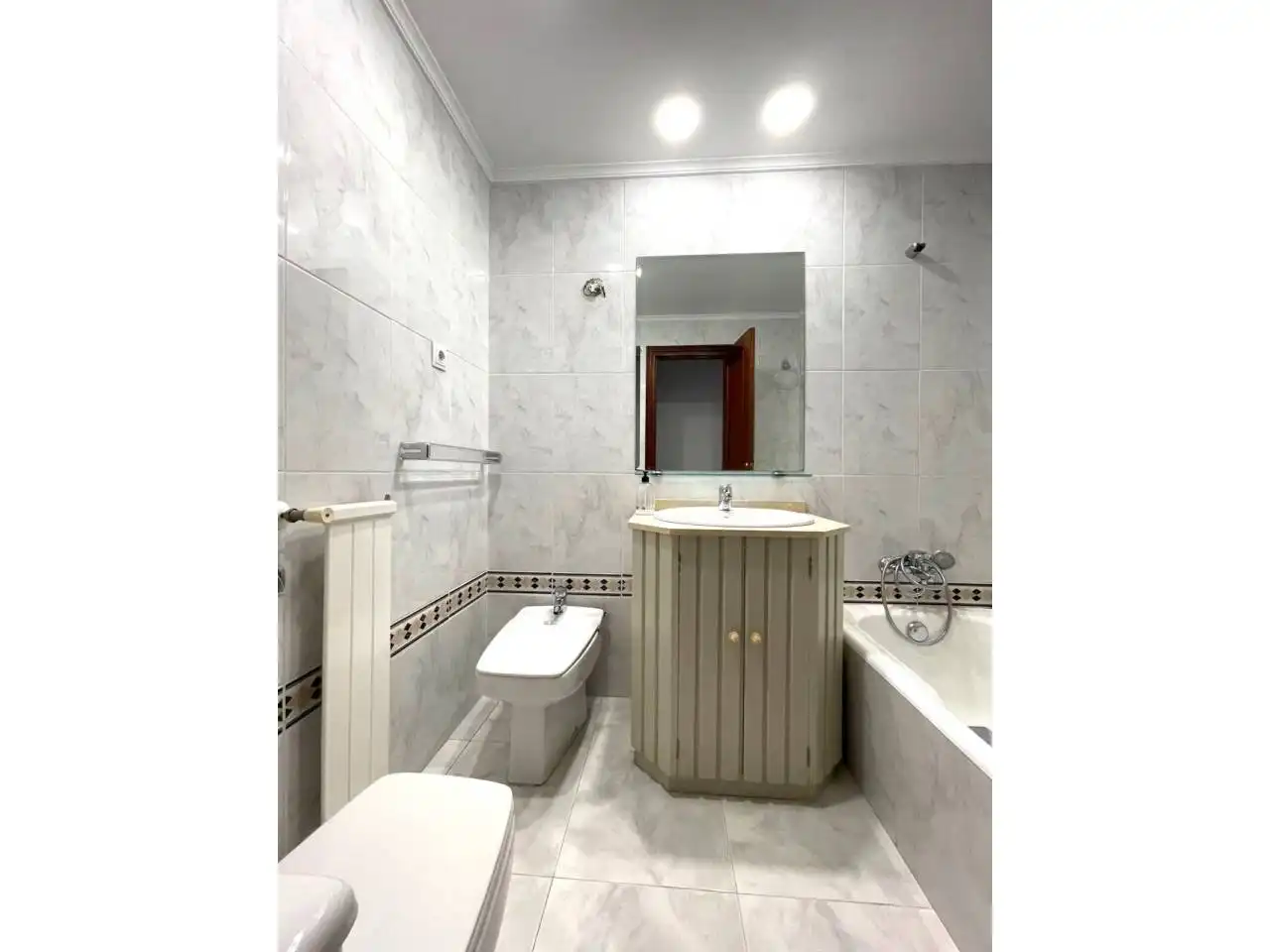 Badezimmer von Wohnung zum Verkauf in Leioa mit Heizung und Terrasse