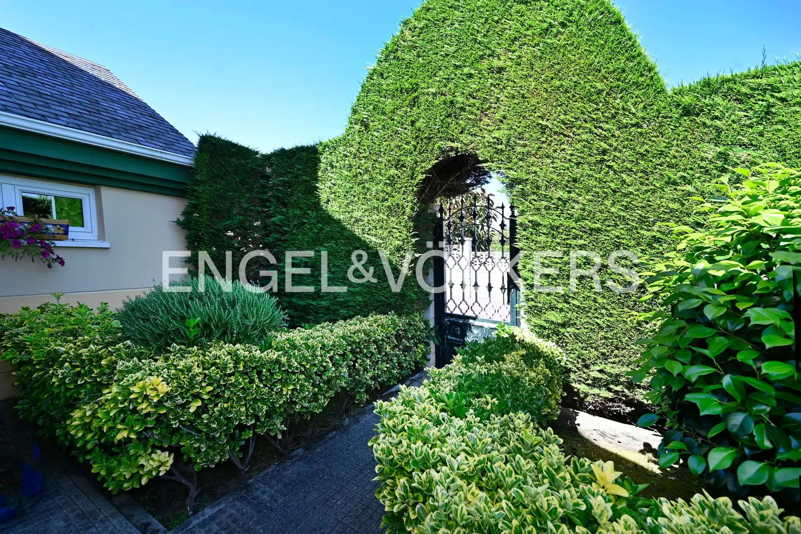 Vista exterior de Casa o chalet en venta en Santa Cruz de Bezana con Aire acondicionado, Calefacción y Jardín privado