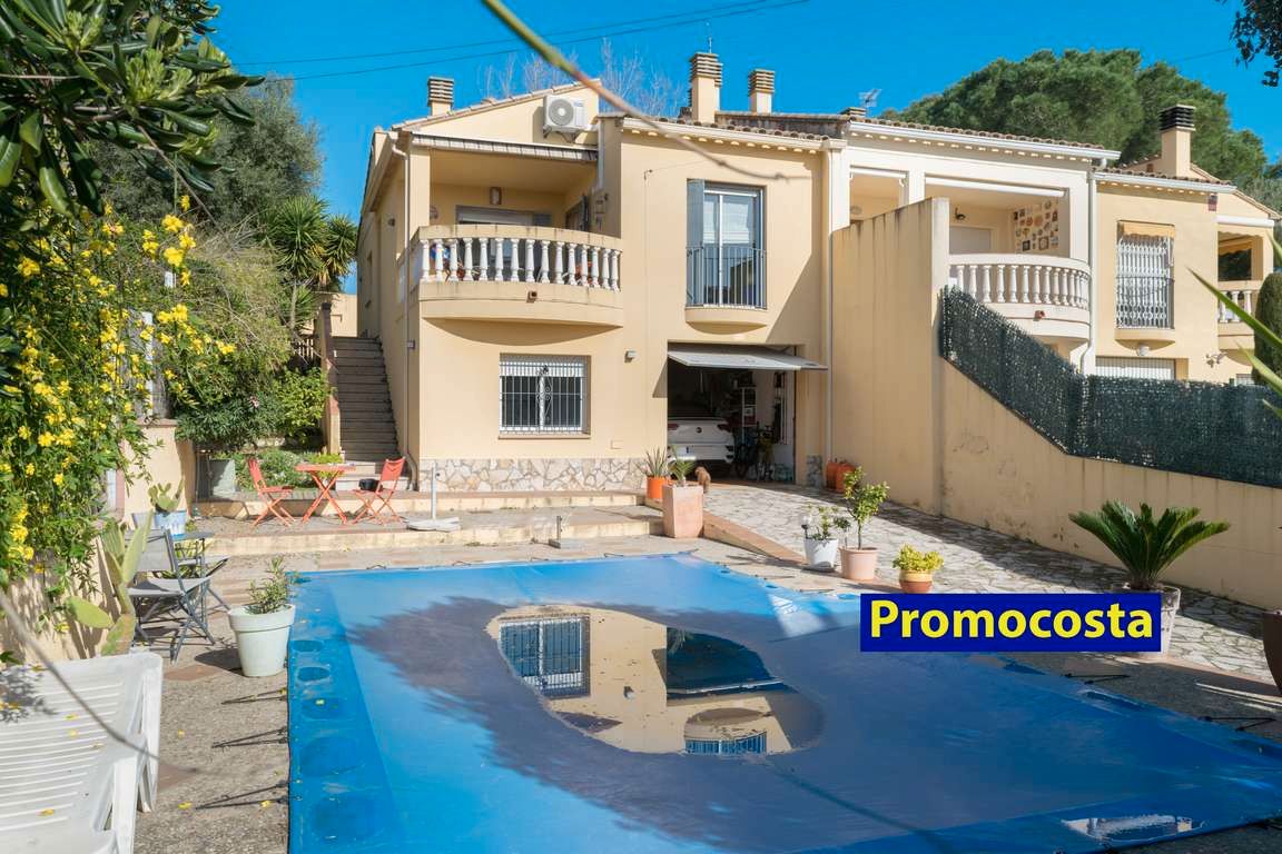 Vista exterior de Casa adosada en venta en L'Escala con Aire acondicionado, Calefacción y Jardín privado