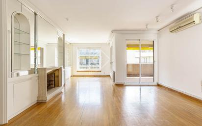Exterior view of Flat for sale in  Barcelona Capital  with Air Conditioner, Heating and Parquet flooring